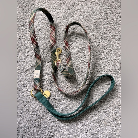 Eat Play Wag 1/2” Pine Leash & Matching Poop Bag Holder